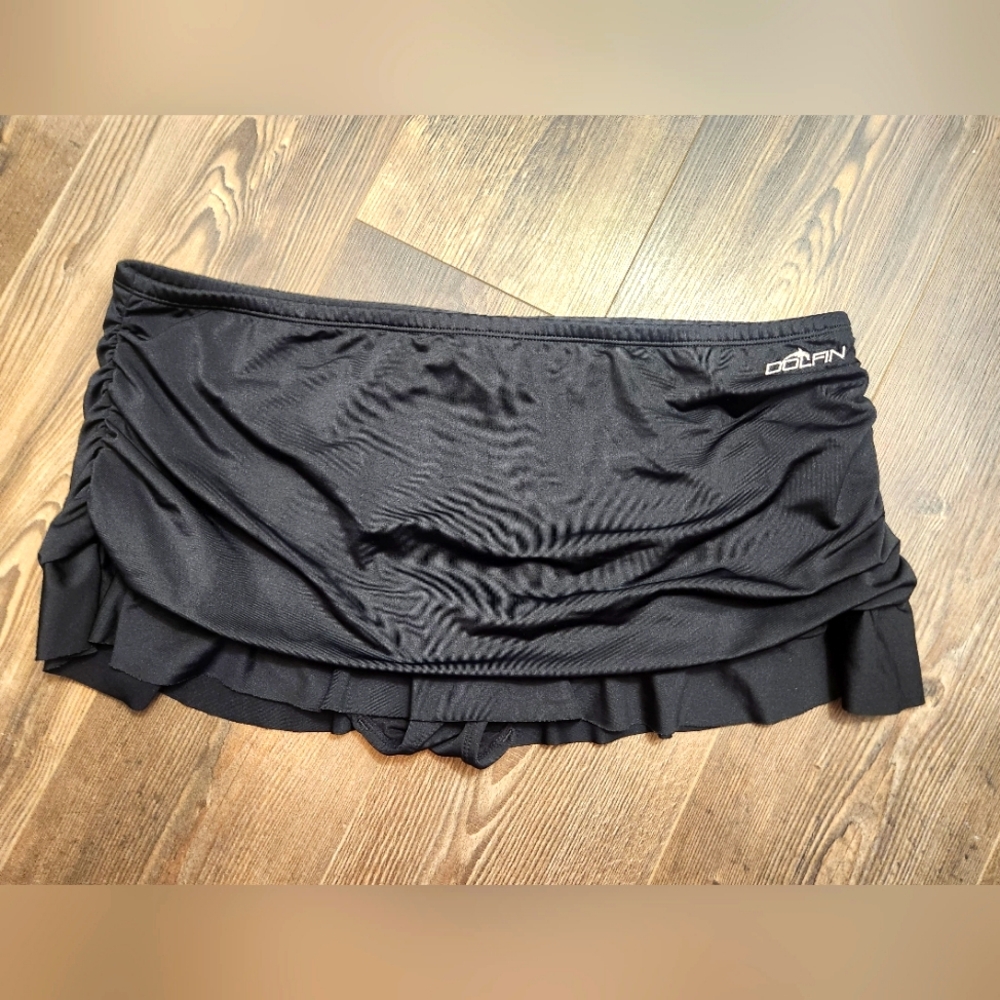 Dolfin Aquashape Rouched Swim Skirt. Black.
